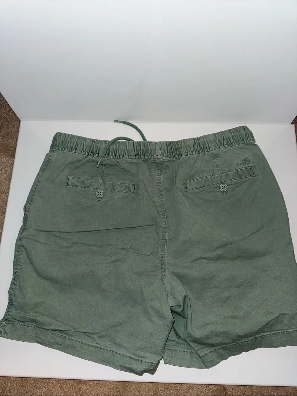 IZOD Salt Water stretch. Size large. Casual Drawstring Shorts in Olive Green. - Picture 5 of 5